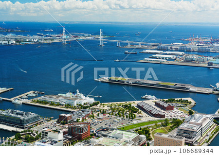 横浜・みなとみらい 横浜港の海岸の風景 横浜・みなとみらい 横浜港の海岸の風景 106689344