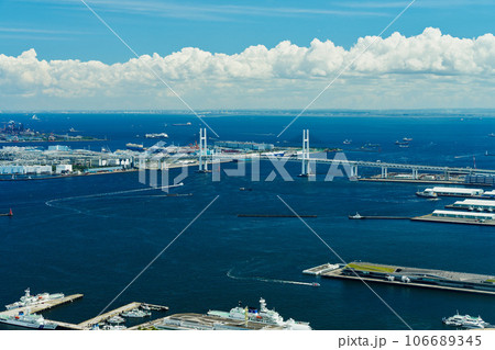 横浜・みなとみらい 横浜港の海岸の風景 横浜・みなとみらい 横浜港の海岸の風景 106689345