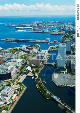 横浜・みなとみらい　横浜港の海岸の風景 106689348