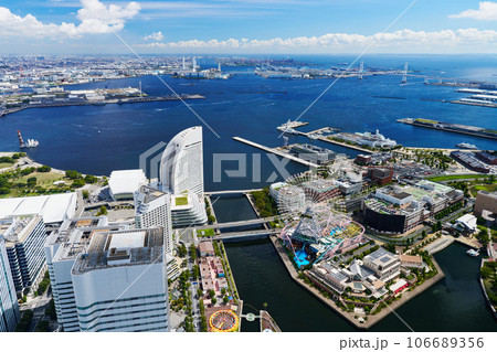 横浜・みなとみらい　横浜港の海岸の風景 106689356