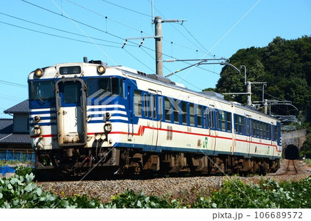 羽越本線をゆくキハ40系ディーゼルカー 106689572