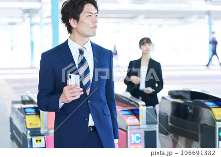 通勤  改札 撮影協力「京王電鉄株式会社」 106691382