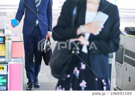 通勤  改札 撮影協力「京王電鉄株式会社」 106691389