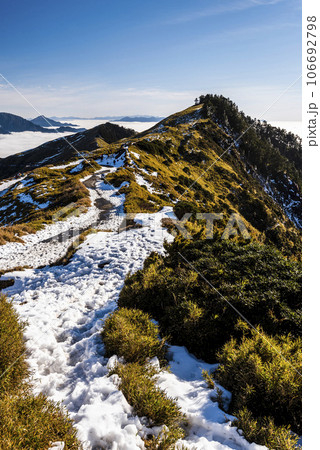 The snow covered most of the mountains and forests in Hehuanshan National Forest Recreation Area, Nantou, Taiwan. Located in Taroko National Park. The snow covered most of the mountains and forests in Hehuanshan National Forest Recreation Area, Nantou, Taiwan. Located in Taroko National Park. 106692798