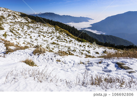 The snow covered most of the mountains and forests in Hehuanshan National Forest Recreation Area, Nantou, Taiwan. Located in Taroko National Park. The snow covered most of the mountains and forests in Hehuanshan National Forest Recreation Area, Nantou, Taiwan. Located in Taroko National Park. 106692806