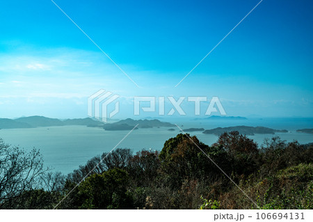 冬晴れの幻虹台から見た笠岡諸島1　岡山県笠岡市 106694131