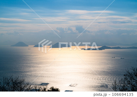 冬晴れの幻虹台から見た真鍋島と塩飽諸島2 岡山県笠岡市 冬晴れの幻虹台から見た真鍋島と塩飽諸島2 岡山県笠岡市 106694135
