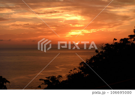 岬から見る日の出連続写真② 岬から見る日の出連続写真② 106695080