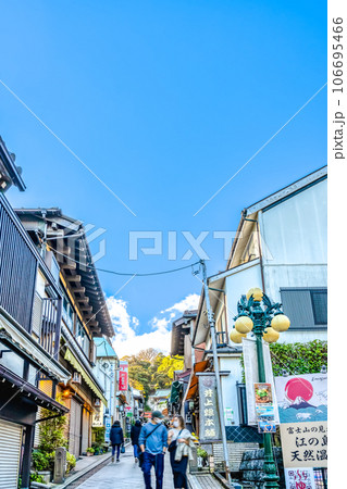 江の島　弁財天仲見世通り 106695466