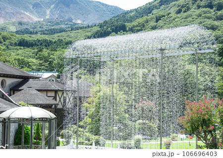 夏の箱根ガラスの森美術館　 106696403