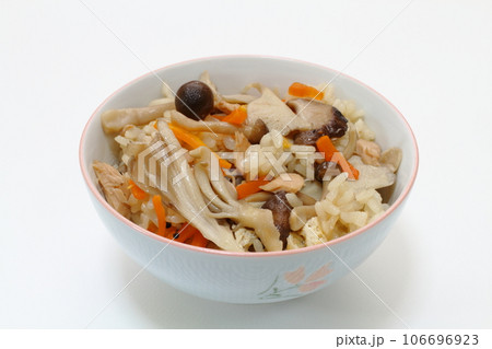キノコとツナの炊き込みご飯 106696923