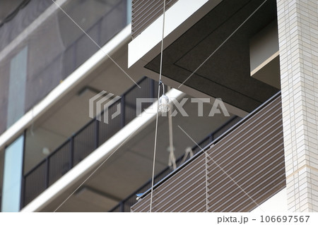 竣工間際の新築マンション（仮設電球） 106697567