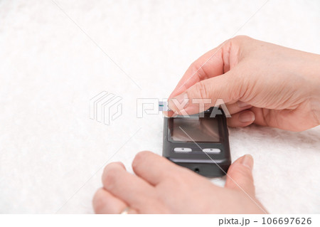 【糖尿病の血糖値測定　センサー】 106697626