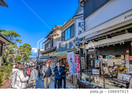 江の島　弁財天仲見世通り 106697915