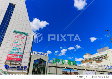 東京　新宿区　新宿の夏空 106705418