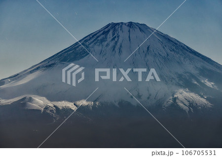 箱根・金時山から見る月明かりの富士山 箱根・金時山から見る月明かりの富士山 106705531