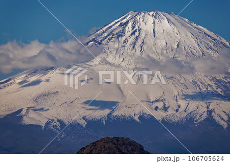 箱根・明神ヶ岳から見る富士山と金時山 106705624
