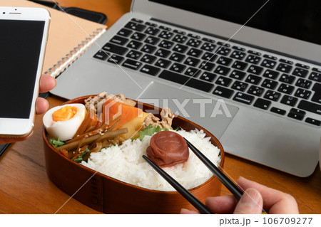 弁当　オフィス 食べる 106709277