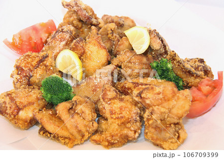 皿に盛られたから揚げ 皿に盛られたから揚げ 106709399