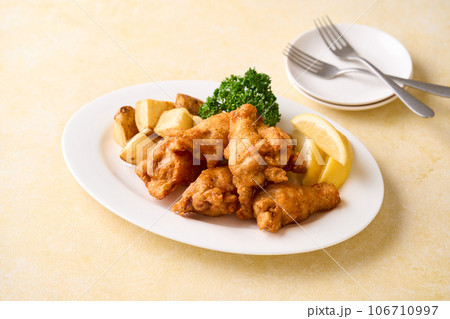 鶏手羽元のフライドチキン 106710997