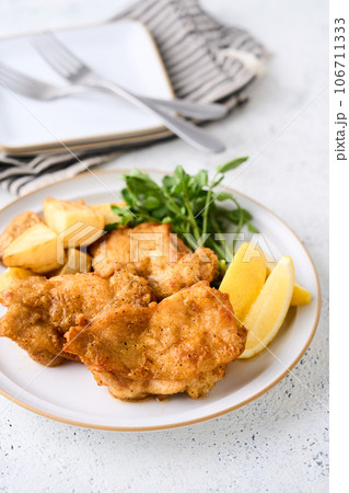 鶏もも肉のフライドチキン 106711333