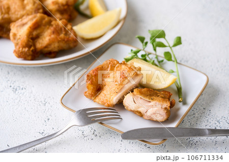 鶏もも肉のフライドチキン 106711334