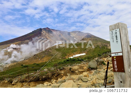 カムイミンタラ、神々の遊ぶ庭、大雪山、旭岳ロープウェイ、初夏の北海道、七月、旭岳は地球上のキャンパス カムイミンタラ、神々の遊ぶ庭、大雪山、旭岳ロープウェイ、初夏の北海道、七月、旭岳は地球上のキャンパス 106711732