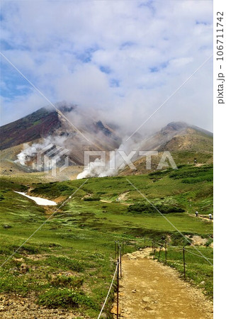 カムイミンタラ、神々の遊ぶ庭、大雪山、旭岳ロープウェイ、初夏の北海道、七月、旭岳は地球上のキャンパス 106711742