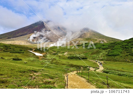 カムイミンタラ、神々の遊ぶ庭、大雪山、旭岳ロープウェイ、初夏の北海道、七月、旭岳は地球上のキャンパス 106711743