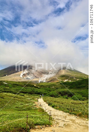 カムイミンタラ、神々の遊ぶ庭、大雪山、旭岳ロープウェイ、初夏の北海道、七月、旭岳は地球上のキャンパス 106711746