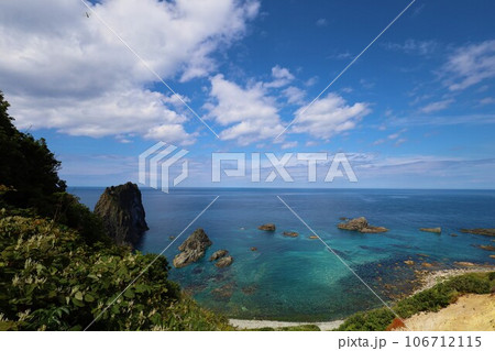 北海道、積丹半島ドライブ、八月の爽やかな風と共に、積丹ブルーの海をシーニックウェイでトレッキング 北海道、積丹半島ドライブ、八月の爽やかな風と共に、積丹ブルーの海をシーニックウェイでトレッキング 106712115