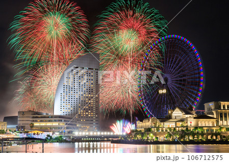 横浜_みなとみらいスマートフェスティバルの花火大会絶景 106712575