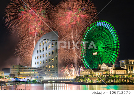 横浜_みなとみらいスマートフェスティバルの花火大会絶景 106712579