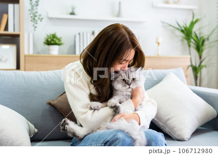 Portrait of young Asian woman holding cute cat 106712980