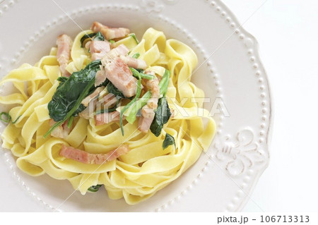 ほうれん草とベーコンのフェットチーネパスタ ほうれん草とベーコンのフェットチーネパスタ 106713313