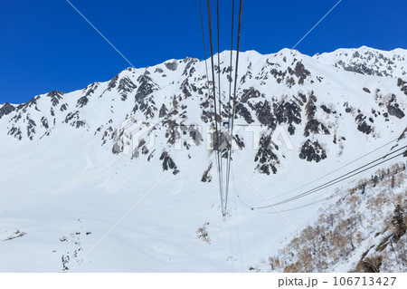 富山_立山ロープウェイと大観峰の雪景色絶景 106713427