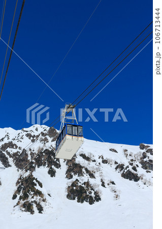 富山_立山ロープウェイと大観峰の雪景色絶景 106713444