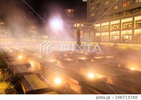 群馬草津温泉_湯畑のライトアップ絶景 106713780