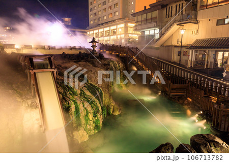 群馬草津温泉_湯畑のライトアップ絶景 106713782
