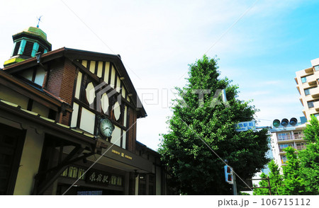 改修工事前の原宿駅の旧駅舎の風景 改修工事前の原宿駅の旧駅舎の風景 106715112
