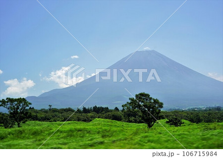 世界文化遺産・日本一の富士山・静岡県朝霧高原 世界文化遺産・日本一の富士山・静岡県朝霧高原 106715984