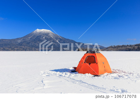 北海道_真冬の阿寒湖と雄阿寒岳の風景 北海道_真冬の阿寒湖と雄阿寒岳の風景 106717078