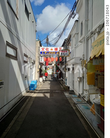 レトロな商店街 レトロな商店街 106718043
