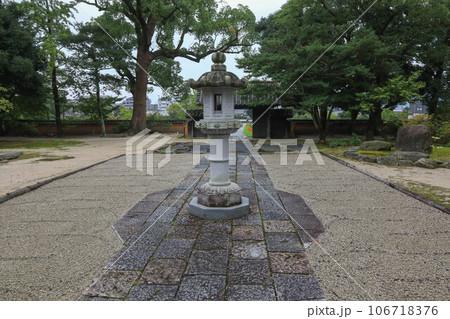 彼岸花咲く秋の戒壇院 彼岸花咲く秋の戒壇院 106718376