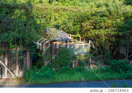 日本の香川県与島の古くてとても美しい建物 日本の香川県与島の古くてとても美しい建物 106718463