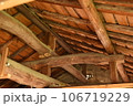古い木造の木造建築 106719229