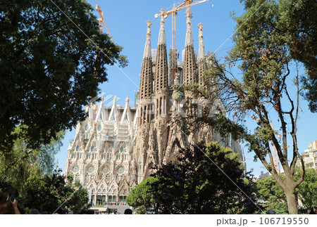 バルセロナの建築中のサグラダ・ファミリア バルセロナの建築中のサグラダ・ファミリア 106719550