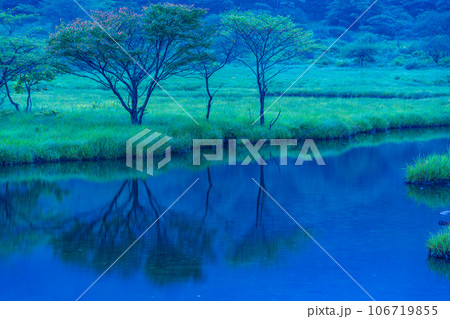 （群馬県）赤城山・早い紅葉が始まった覚満淵 106719855