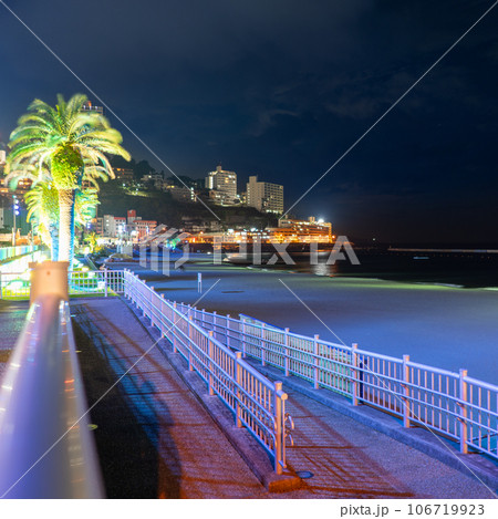 静岡県熱海市 熱海のリゾート地 熱海サンビーチ夜景 静岡県熱海市 熱海のリゾート地 熱海サンビーチ夜景 106719923