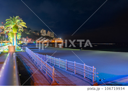 静岡県熱海市 熱海のリゾート地 熱海サンビーチ夜景 静岡県熱海市 熱海のリゾート地 熱海サンビーチ夜景 106719934